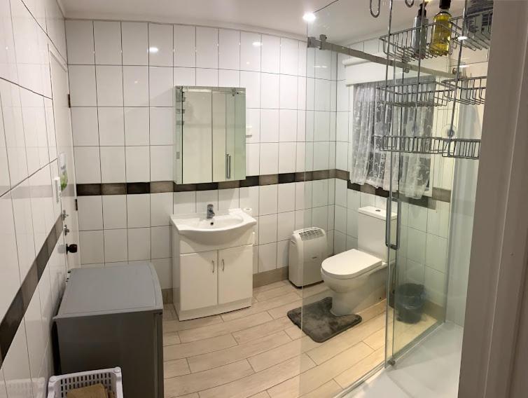 Self Contained En-Suite Private Bathroom, Private Entrance, Close To Shops & Hospital Homestay 汉密尔顿 外观 照片